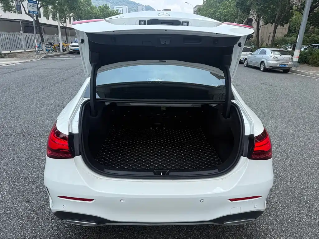 Mercedes-Benz A-Class 2024 A 200 L Fashion Edition