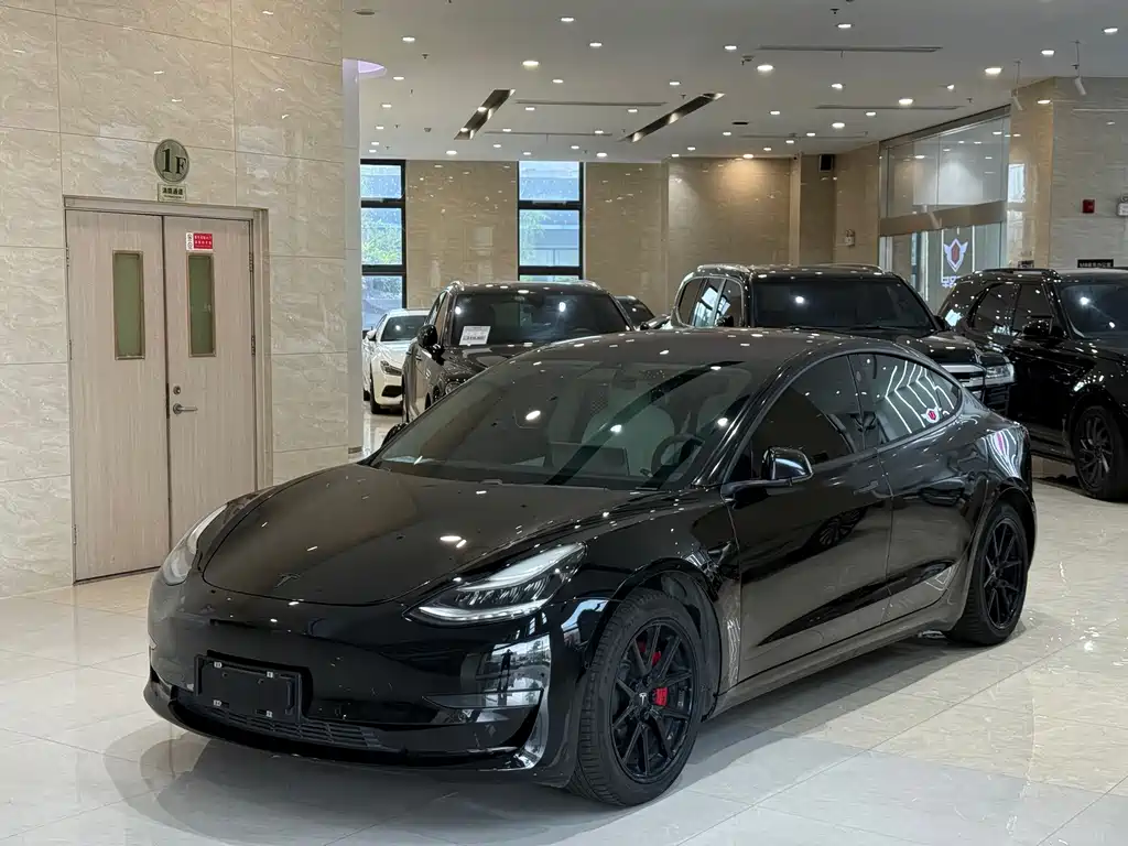 Model 3 Long Range All-Wheel Drive 2019 Import Edition