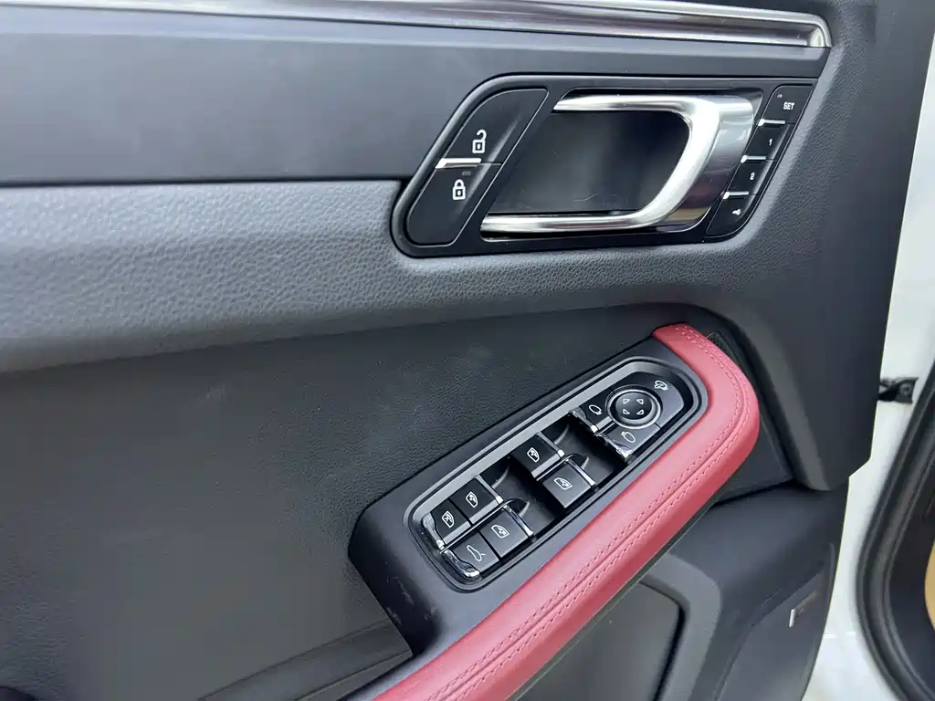 Macan 2023 2.0T