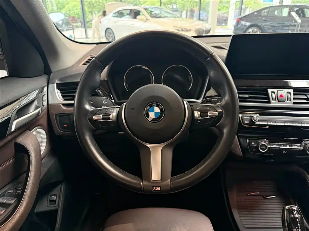 BMW X1 2022 sDrive25Li Leading Edition