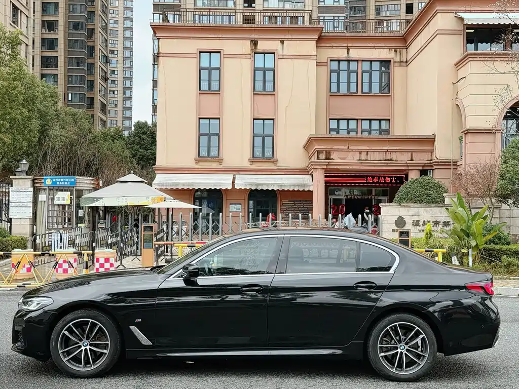 BMW 5 Series 2022 525Li M Sport Package