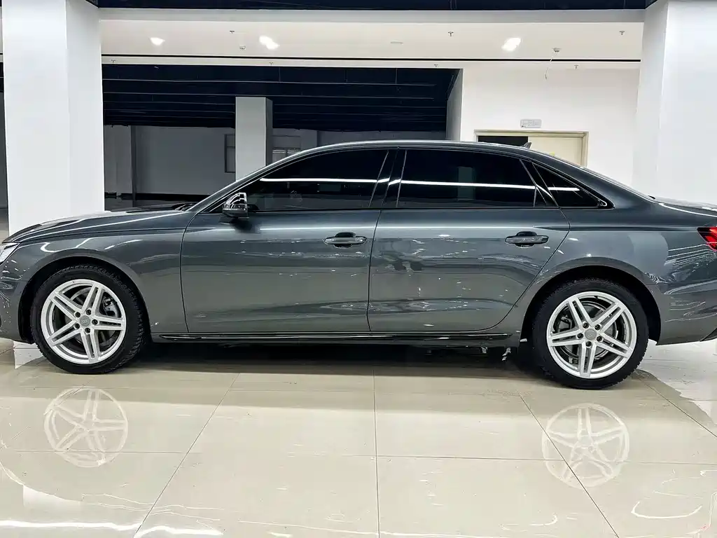 Audi A4L 2023 40 TFSI Luxury Dynamic Edition