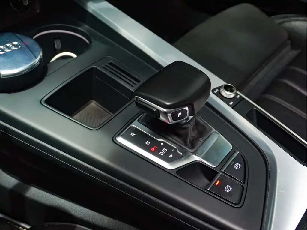 Audi A4L 2020 40 TFSI Luxury Dynamic Edition