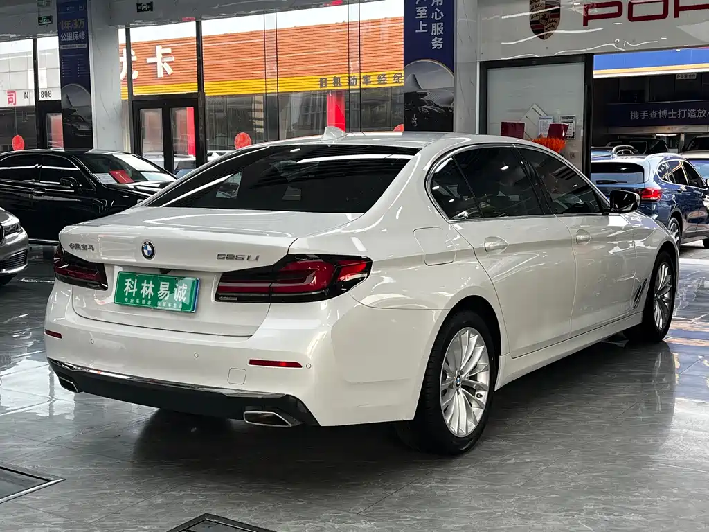 BMW 5 Series 2021 525Li Luxury Package