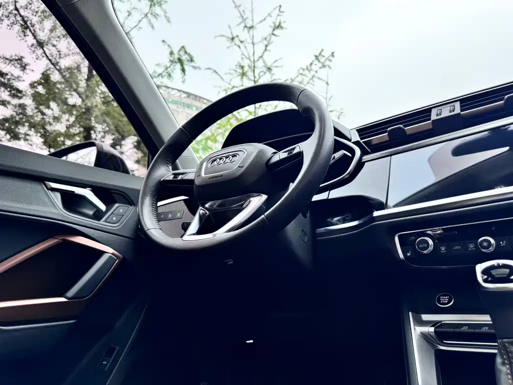 Audi Q3 2022 35 TFSI Fashion Elegance Edition