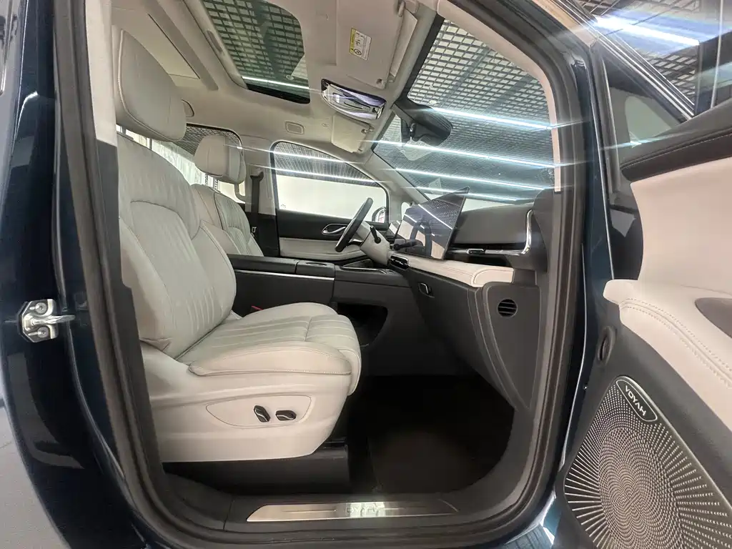 Dreamer 2025 PHEV Four-Wheel Drive Flagship Kunpeng Edition
