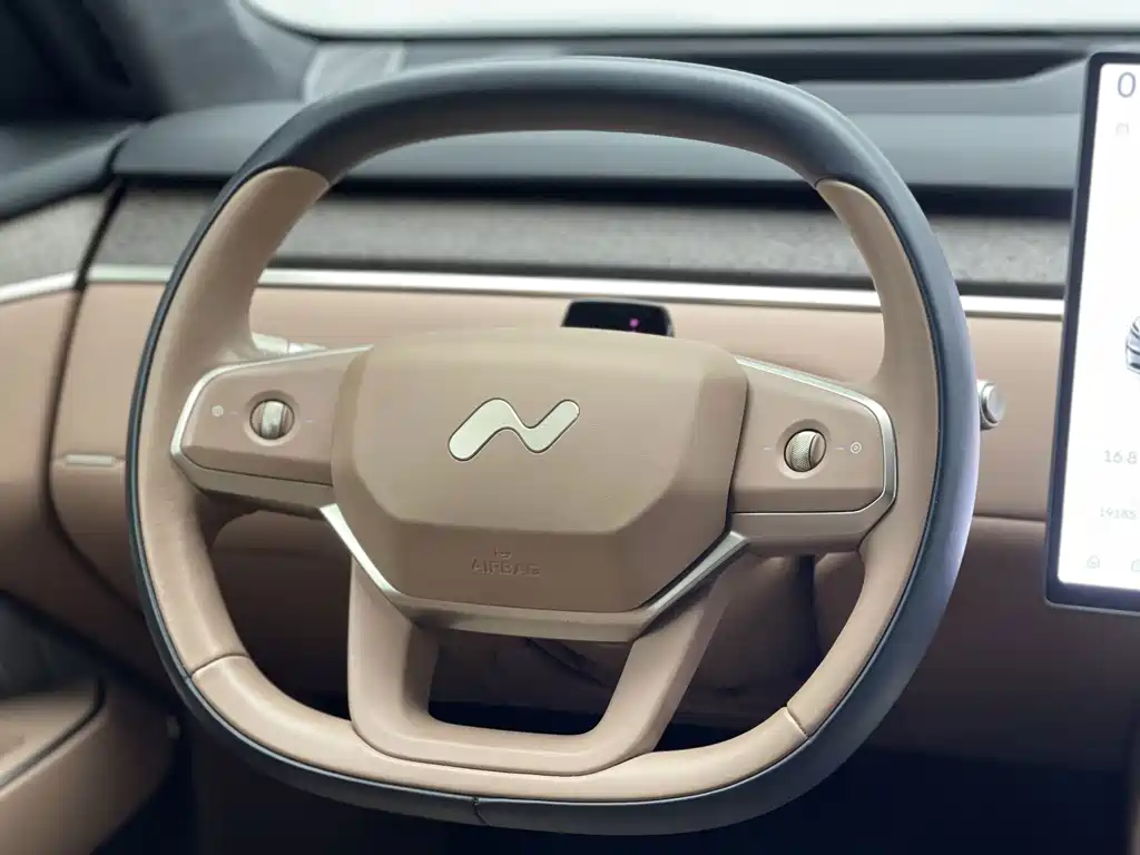 L90 Ultra 2025 6-seat edition