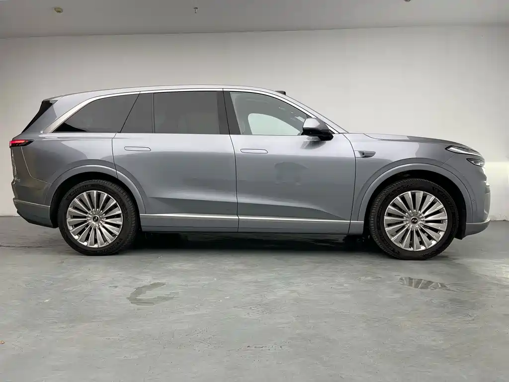 L90 Ultra 2025 6-seat edition