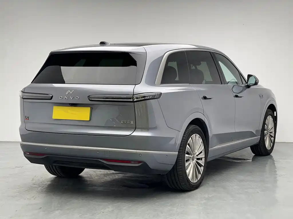 L90 Ultra 2025 6-seat edition