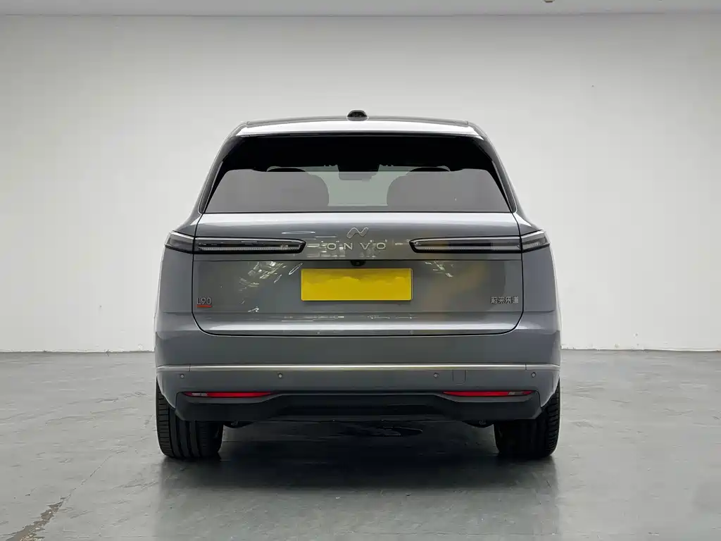 L90 Ultra 2025 6-seat edition