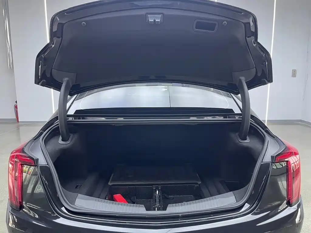 Cadillac CT5 2023 28T Luxury (Standard)
