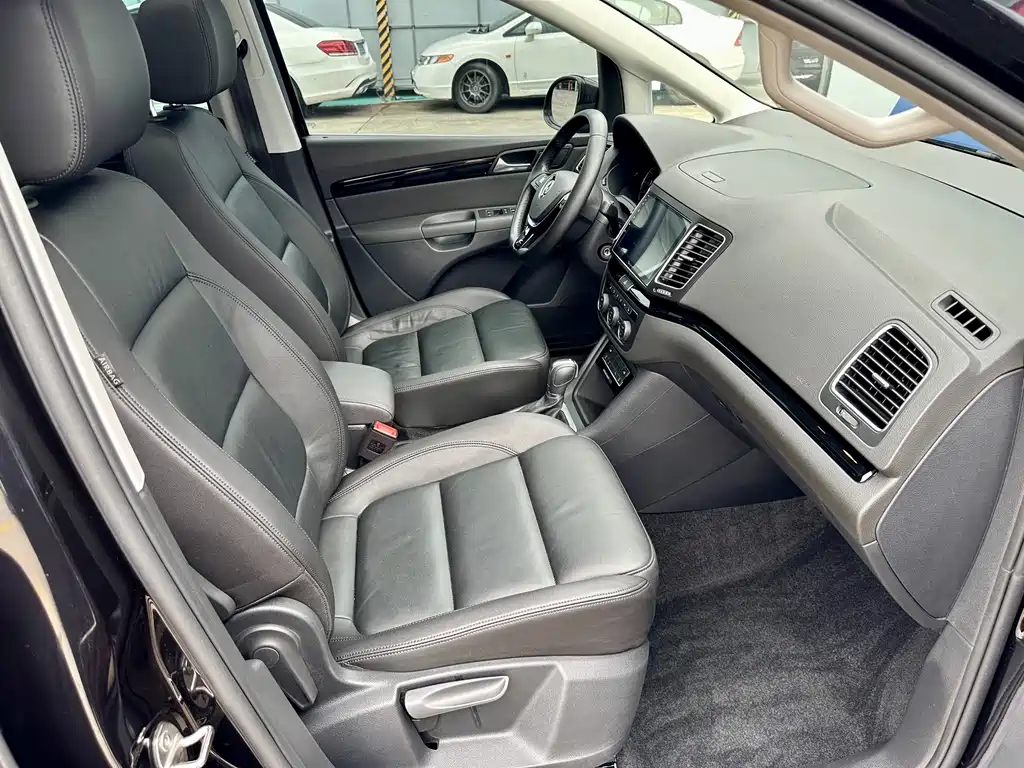 Shangri-La 2018 380TSI Premium 7-seater