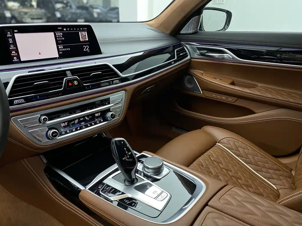 BMW 7 Series 2021 740Li xDrive Executive M Sport Package