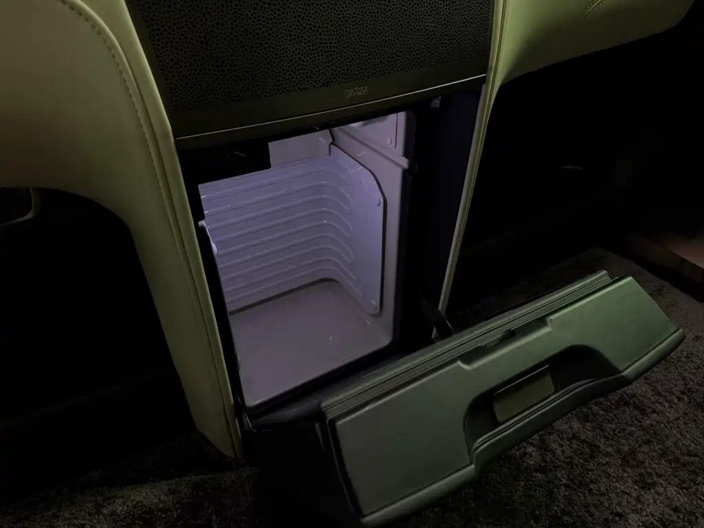 Lexus LM 2020 300h Four-Seater Imperial Edition