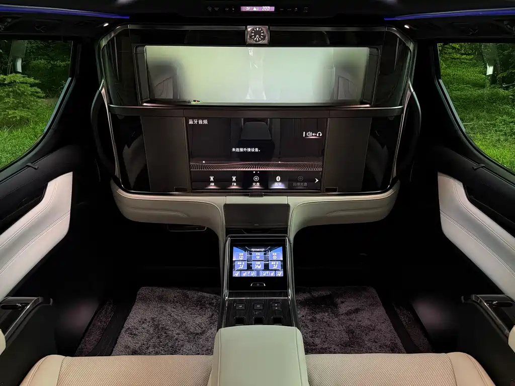 Lexus LM 2020 300h Four-Seater Imperial Edition