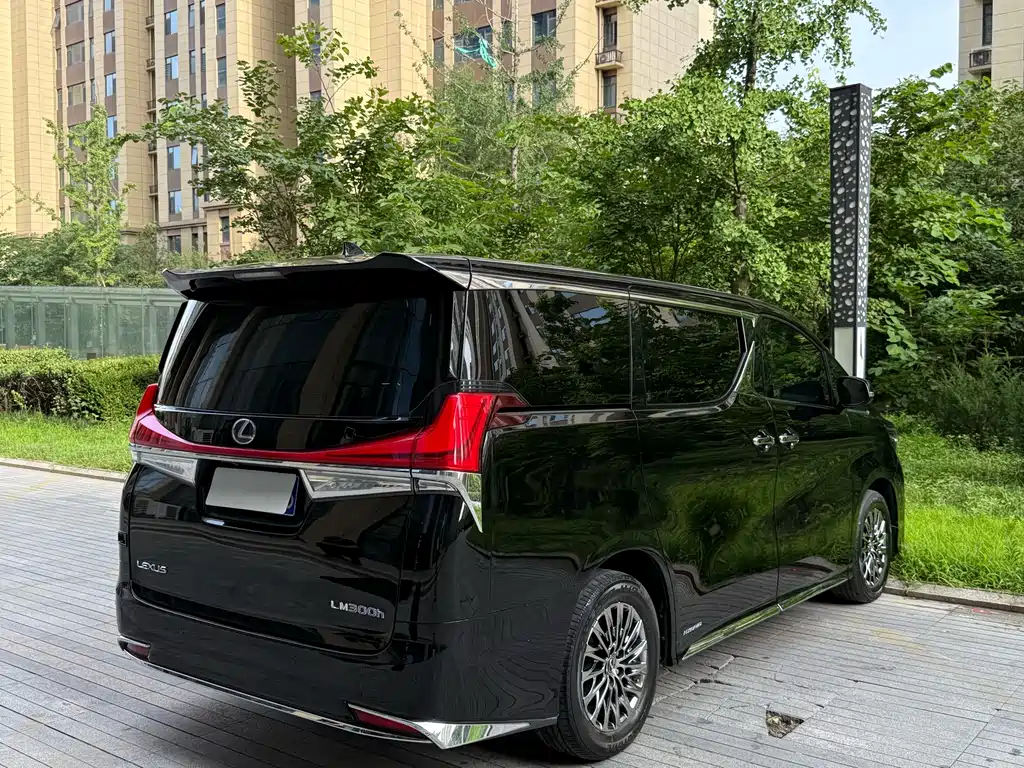 Lexus LM 2020 300h Four-Seater Imperial Edition