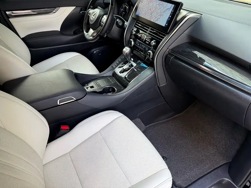 Lexus LM 2020 300h Four-Seater Imperial Edition