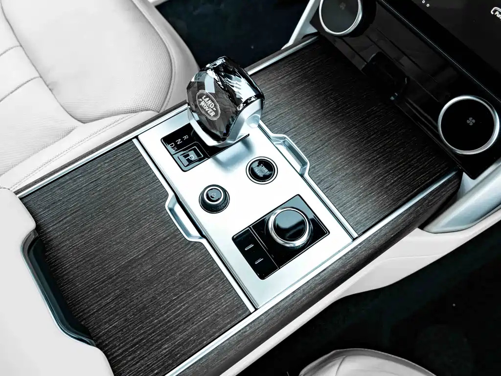 Range Rover 2023 3.0 L6 400PS Grand Edition