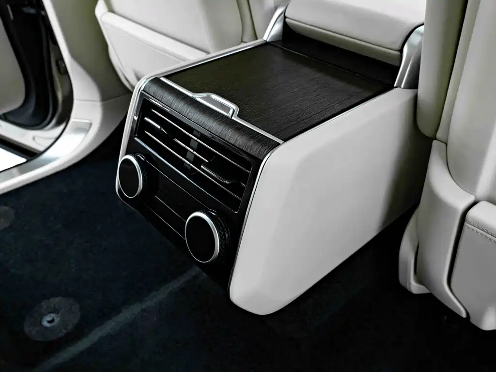 Range Rover 2023 3.0 L6 400PS Grand Edition