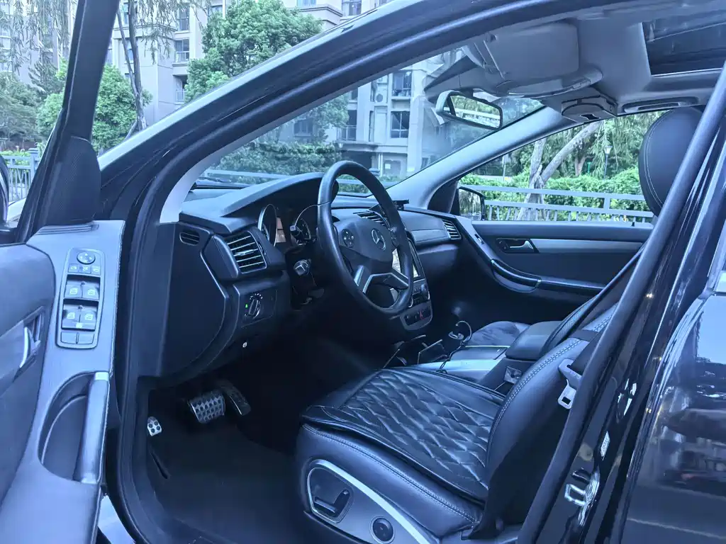 Mercedes R-Class 2015 R 320 4MATIC Luxury Edition