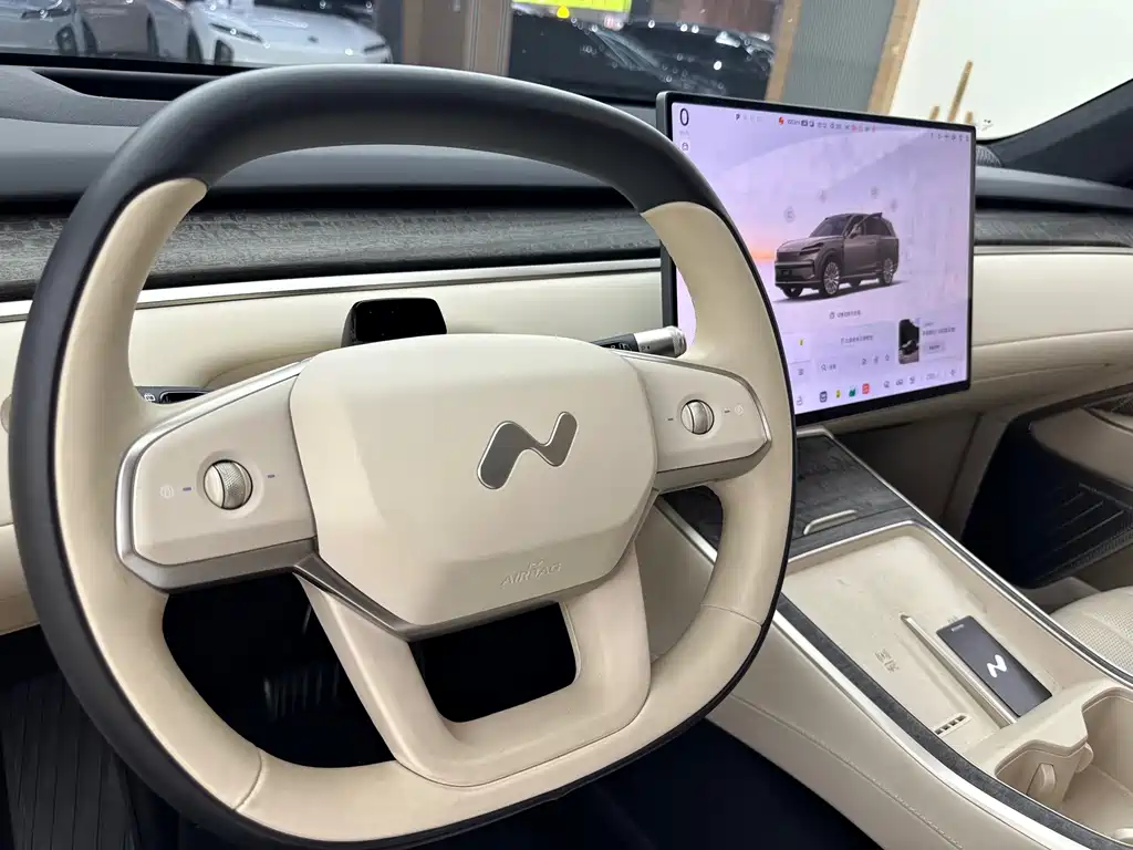 L90 Ultra 2025 6-seat edition