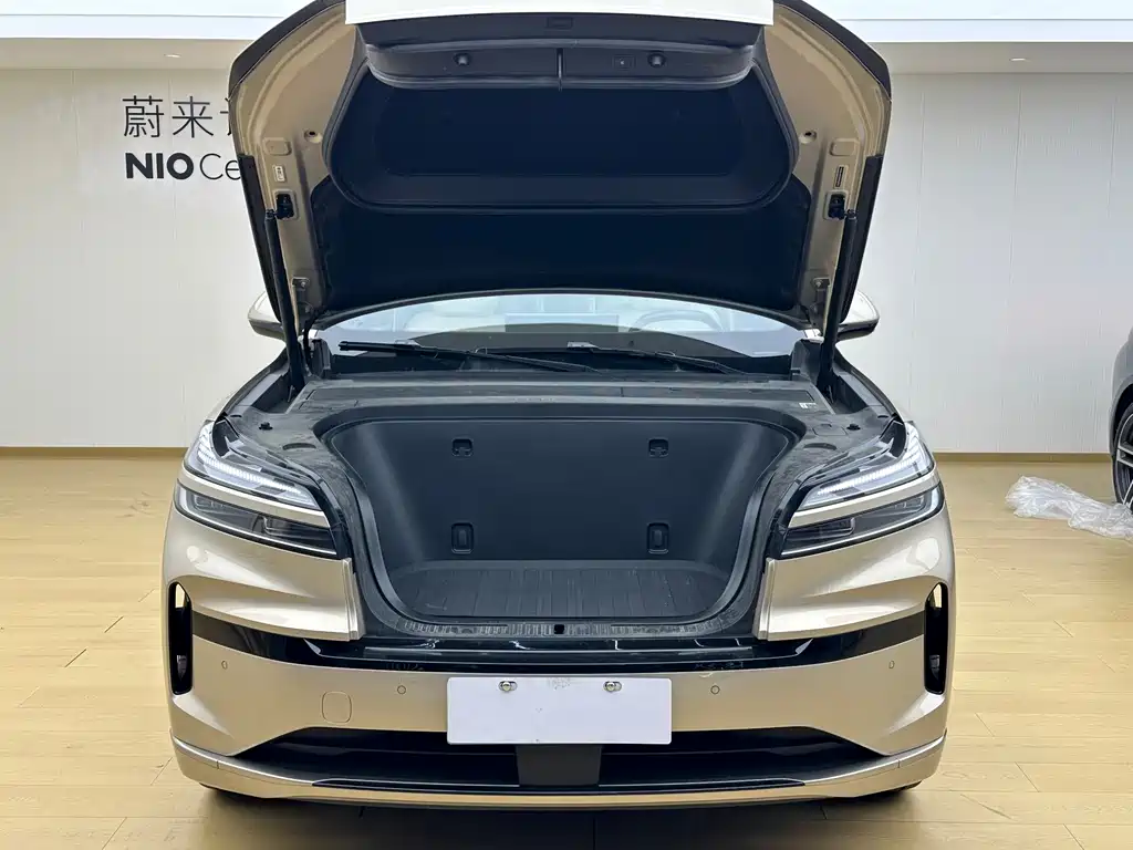 L90 Ultra 2025 6-seat edition