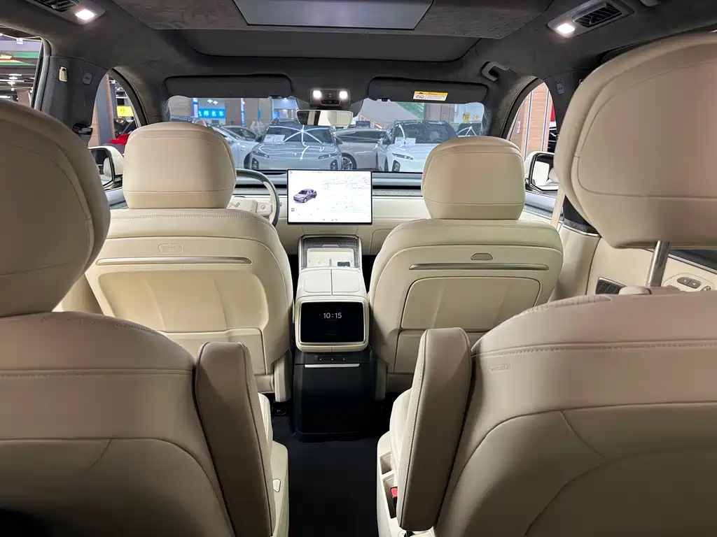 L90 Ultra 2025 6-seat edition