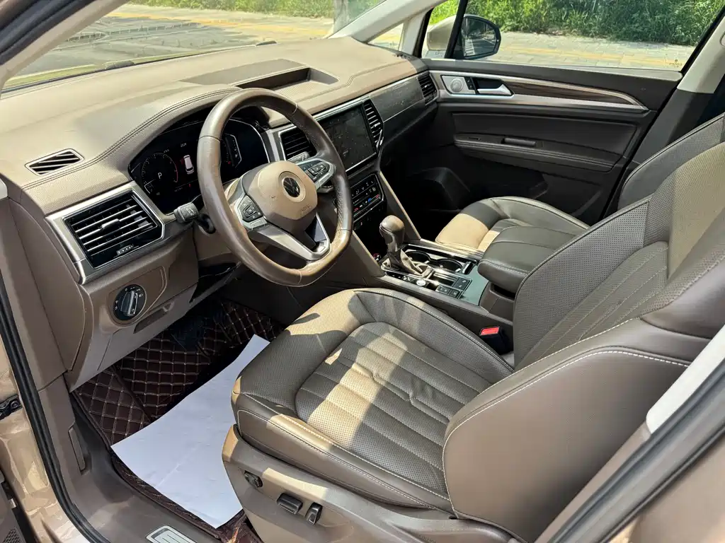 Viloran 2020 330TSI Luxury Edition