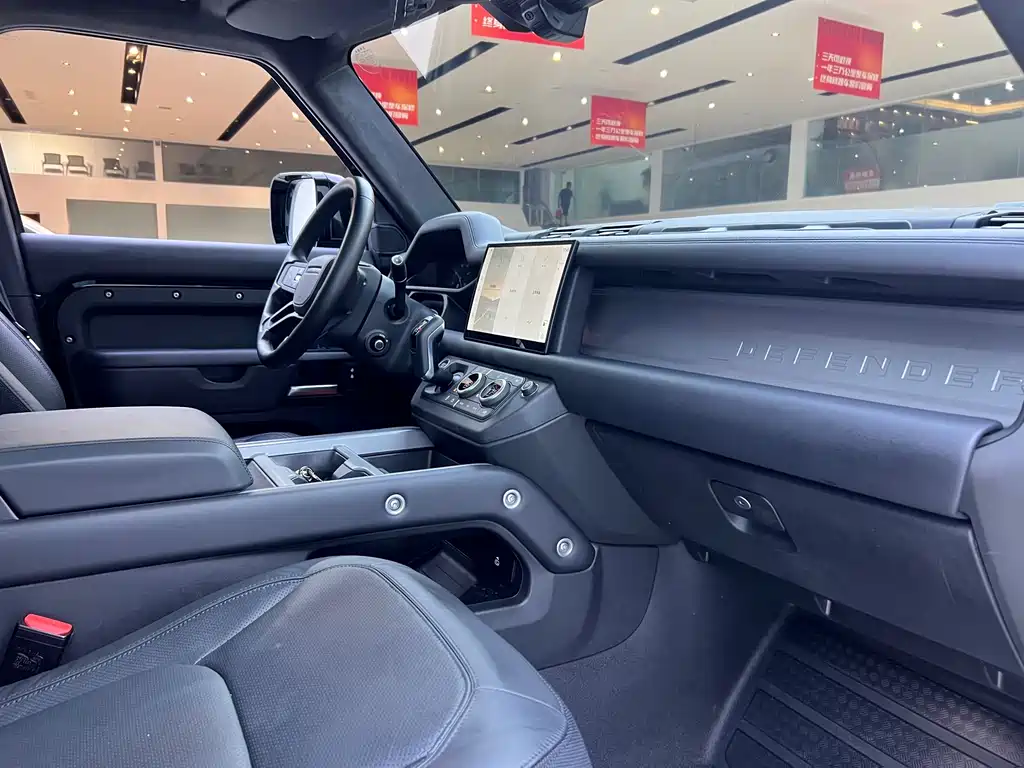 Land Rover Defender 2025 110 3.0T P400 X-Dynamic HSE