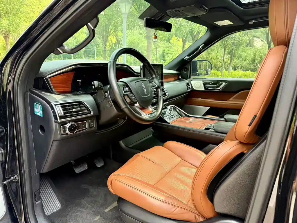 Navigator 2020 3.5T Long Axle Presidential Edition