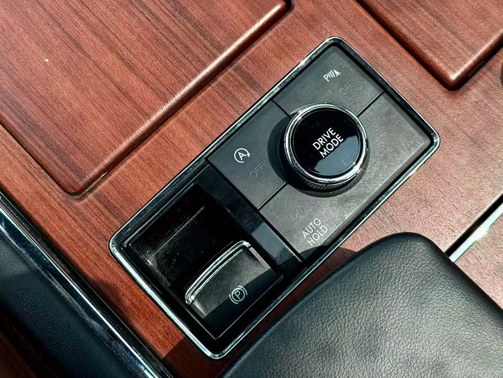Navigator 2020 3.5T Long Axle Presidential Edition