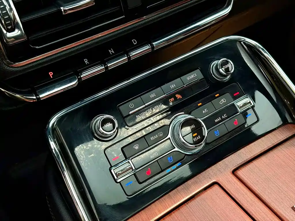 Navigator 2020 3.5T Long Axle Presidential Edition