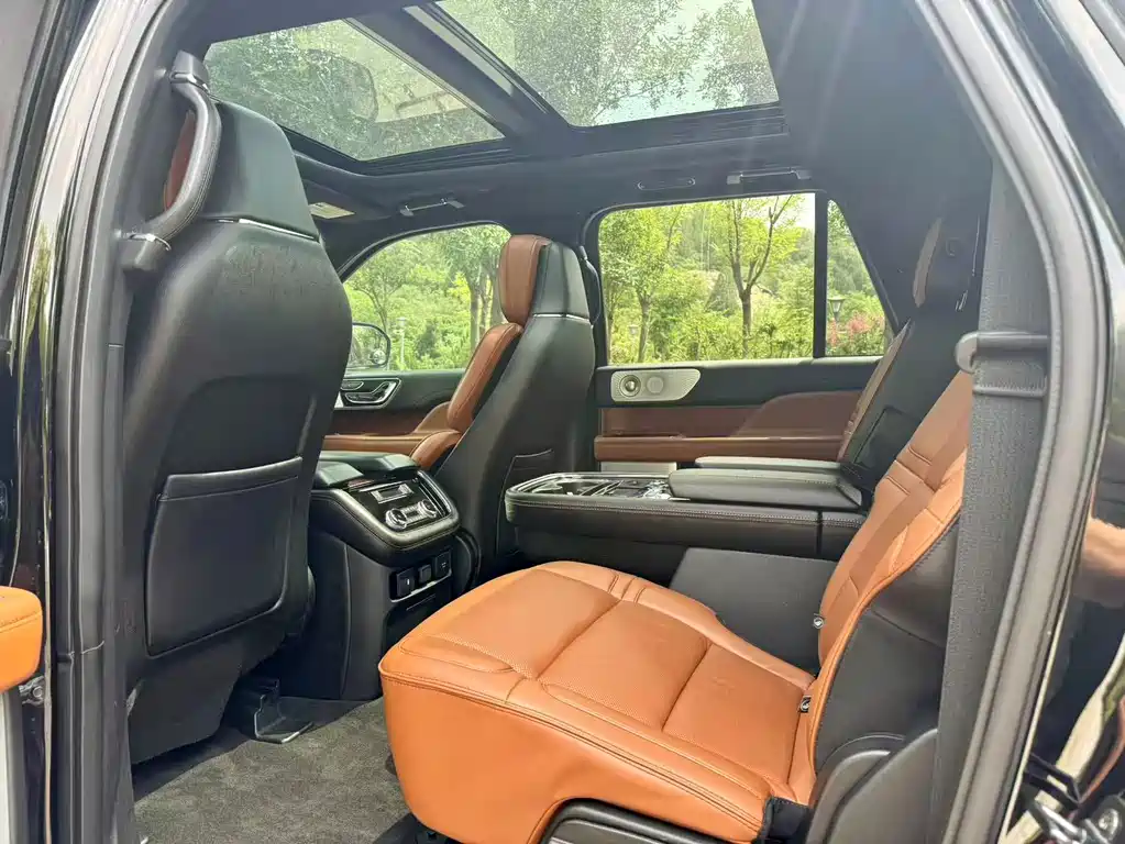 Navigator 2020 3.5T Long Axle Presidential Edition