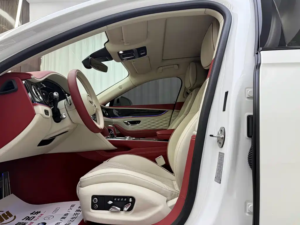 Flynn 2022 Model 4.0T V8 Mulliner