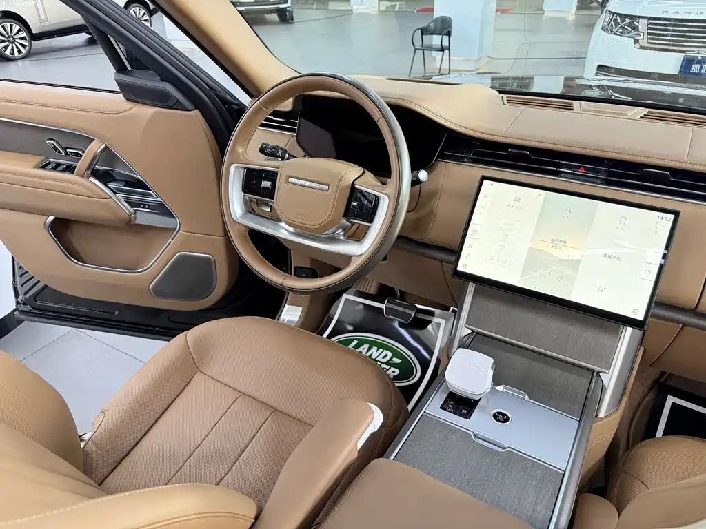 Range Rover 2024 3.0 L6 400PS SV尊荣创世加长版 4座
