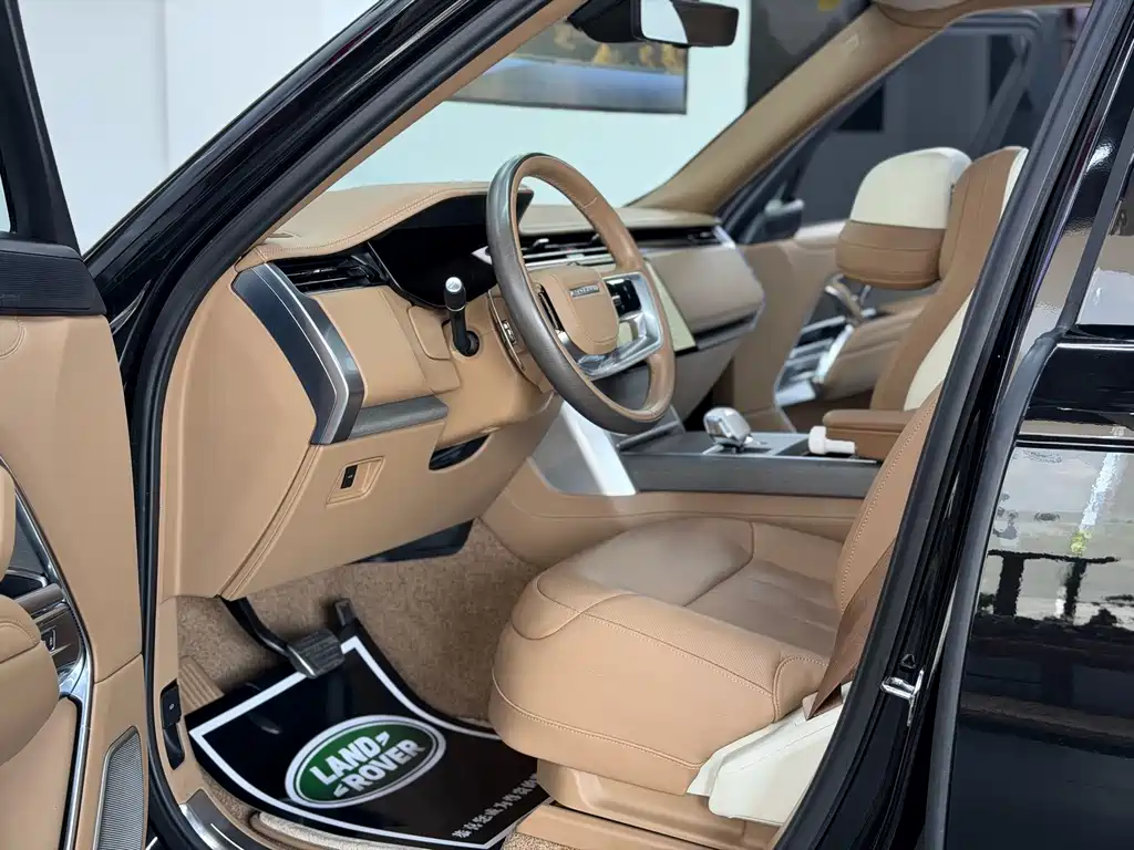 Range Rover 2024 3.0 L6 400PS SV尊荣创世加长版 4座