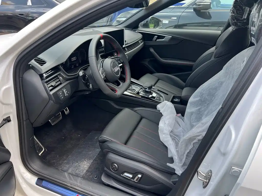 Audi A4L 2025 200,000 Enjoyment Edition 40 TFSI Luxury Dynamic Model