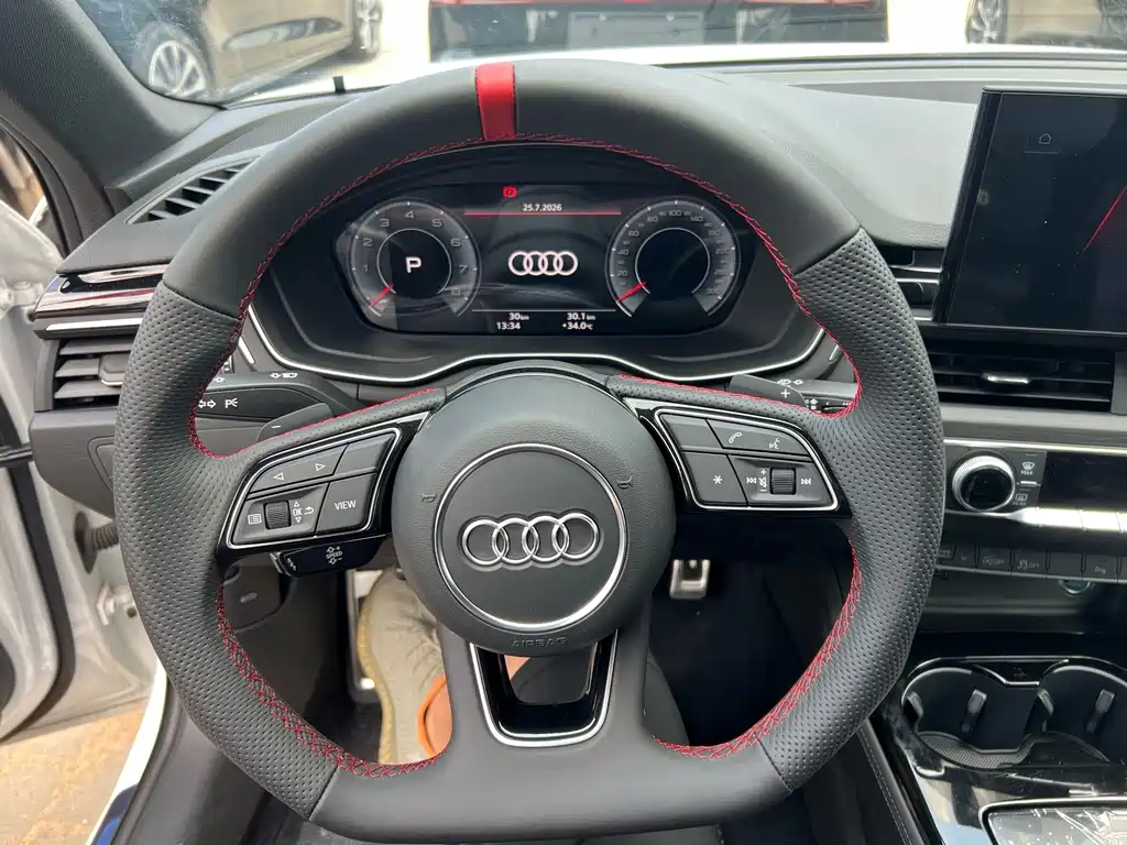Audi A4L 2025 200,000 Enjoyment Edition 40 TFSI Luxury Dynamic Model
