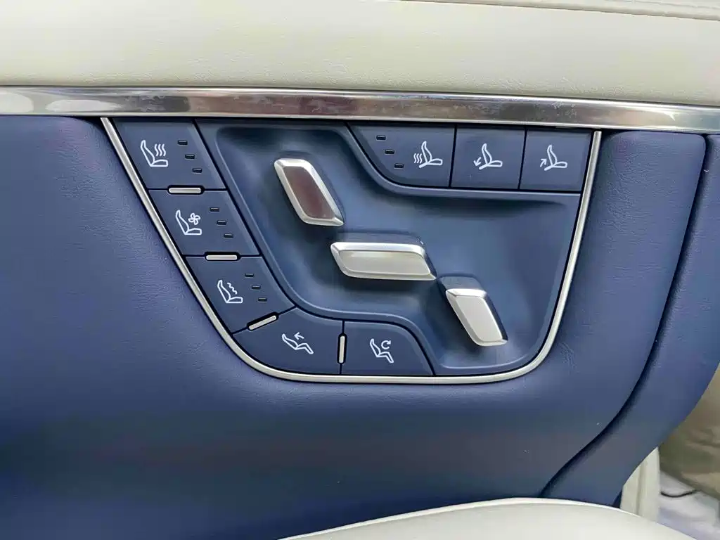 Jizhe 009 2024 7-seat Passage Edition Four-wheel Drive 140kWh