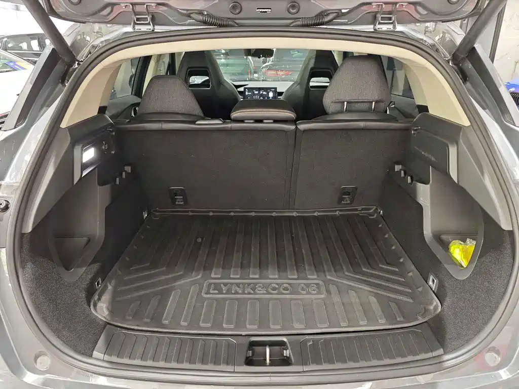 LEON 06 EM-P 2022 Model PHEV 84KM Range Pro