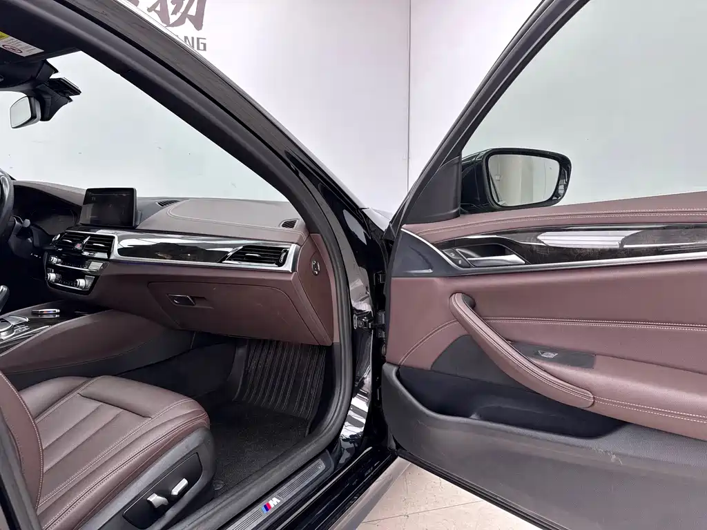 BMW 5 Series 2020 525Li M Sport Package