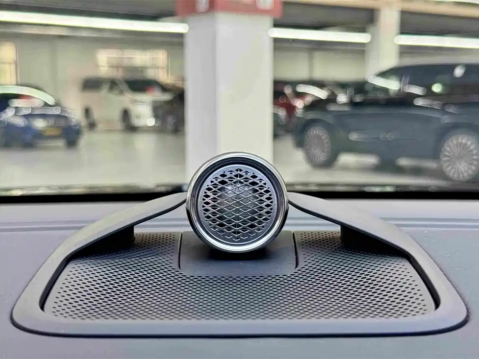 Volvo EM90 2025 Ultra Six-seat