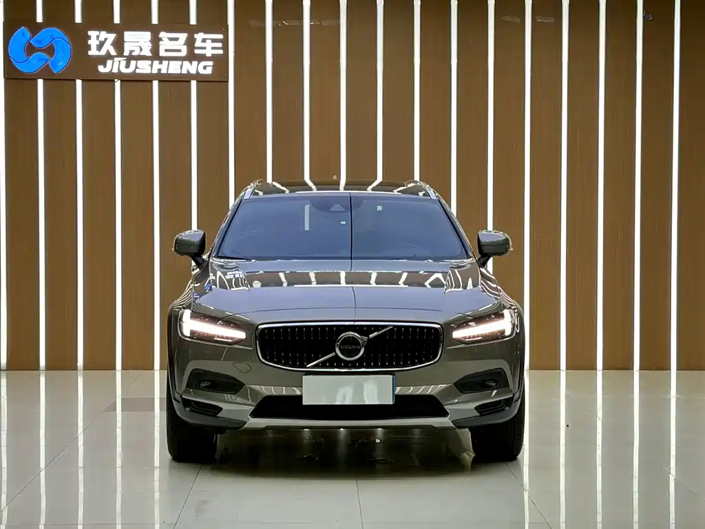 Volvo V90 2021 Cross Country B5 AWD Premium trim