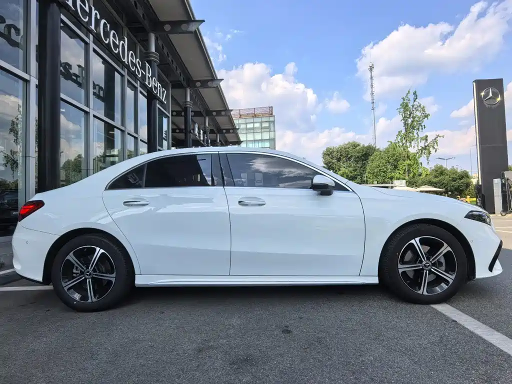 Mercedes-Benz A-Class 2024 A 200 L Fashion Edition