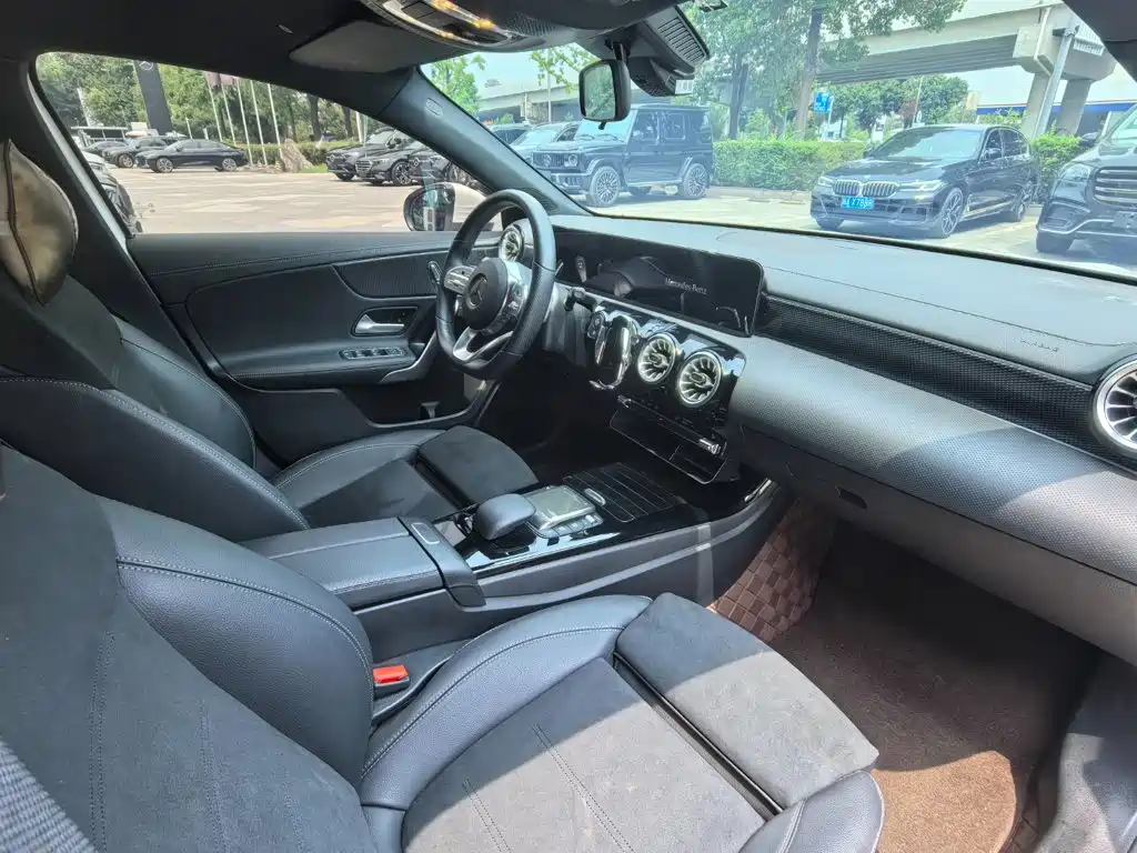 Mercedes A 200 L Sport Sedan Fashion Edition 2022 Model
