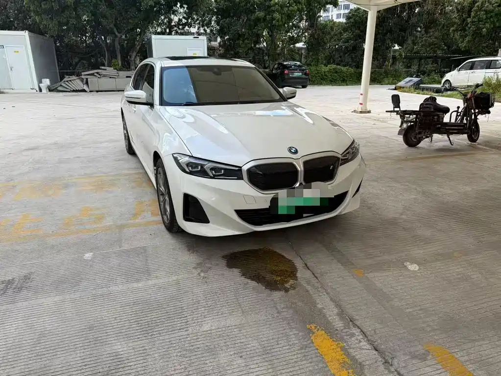 BMW i3 2022 eDrive 35 L