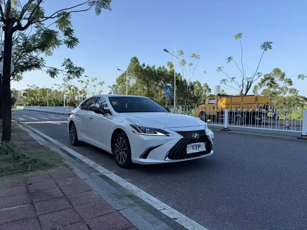 Lexus ES 2024 200 Prestige Edition