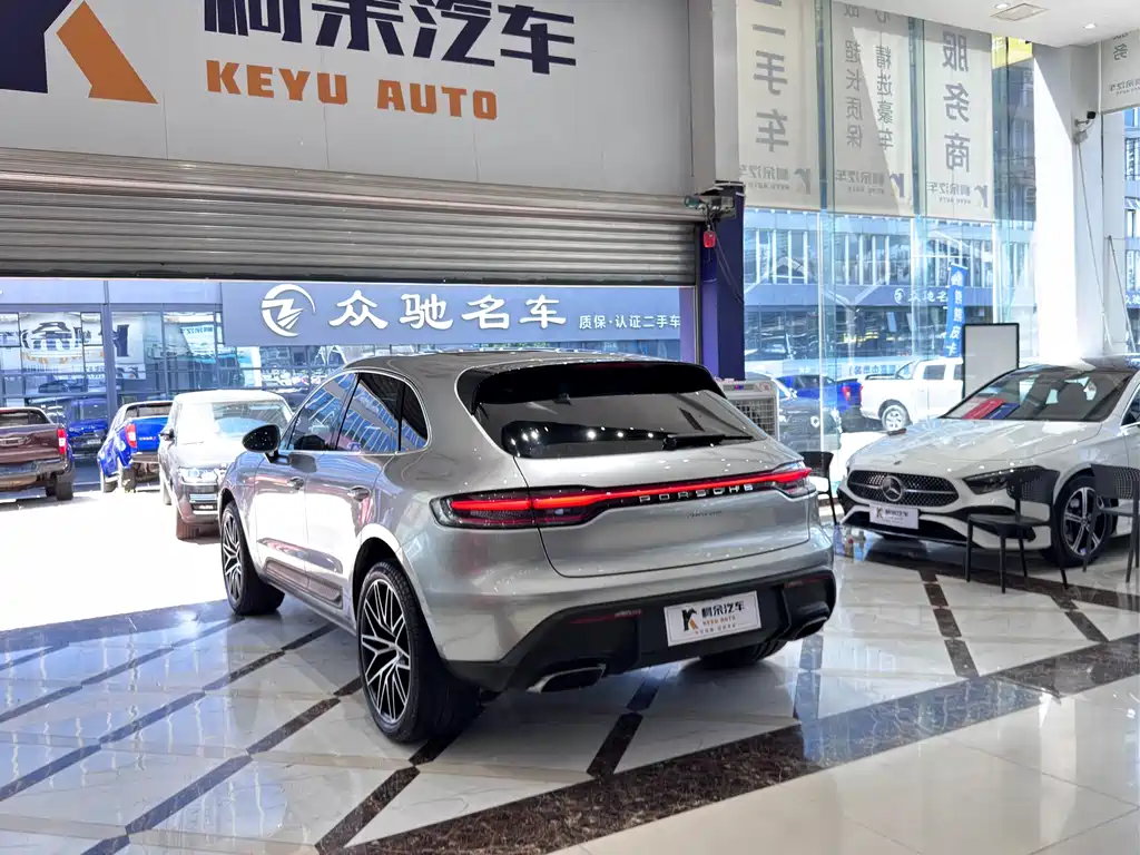 Macan 2022 2.0T