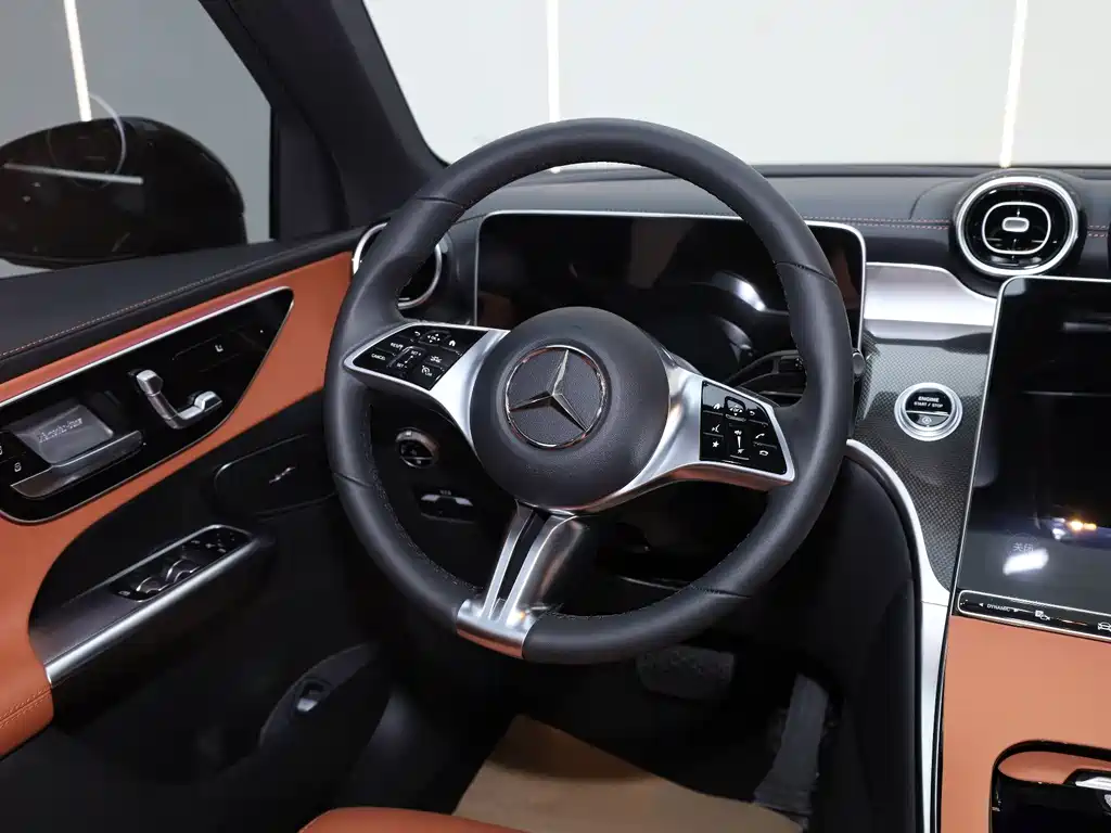 Mercedes-Benz GLC 2025款 Restyled GLC 260 L 4MATIC Dynamic Edition