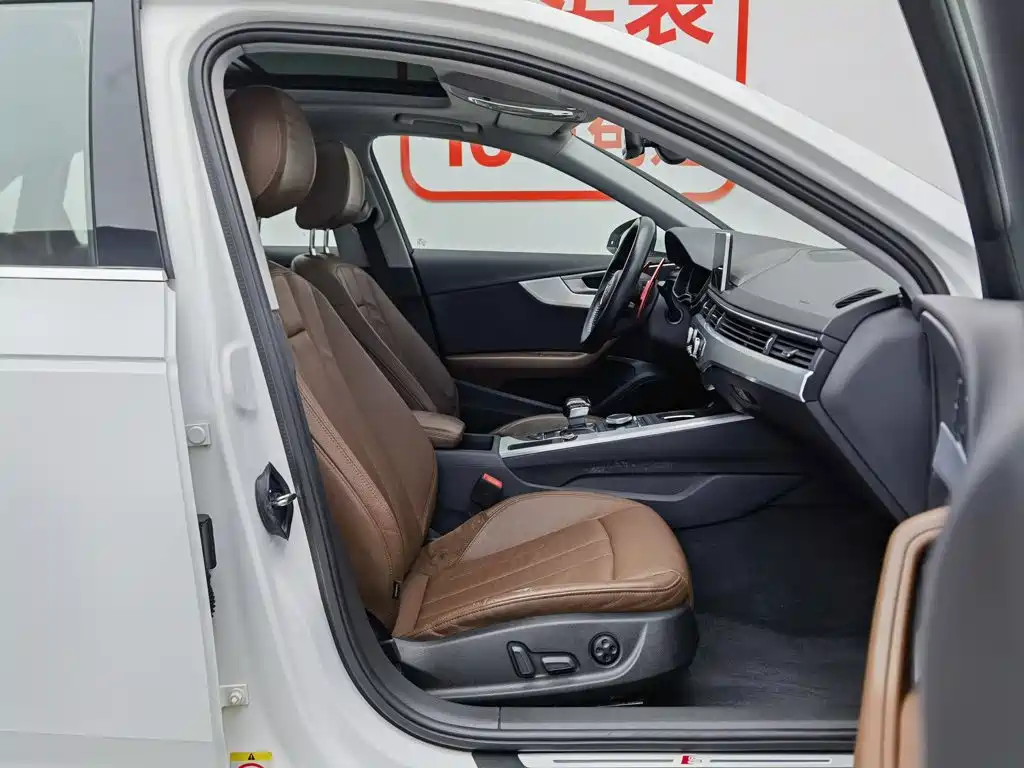 Audi A4L 2019 40 TFSI Fashion Edition National VI